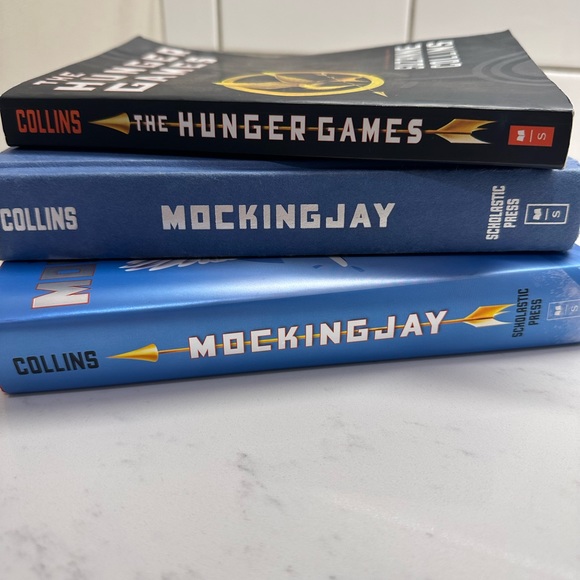 Hunger Games, Mocking Jay, Catching Fire Books - Picture 4 of 12